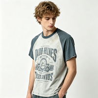 T-shirt Vintage Lavé à Manches Raglan pour Homme, Gris Vieilli avec Manches Contrastantes, Imprimé Voiture Rétro, Coton Lourd, Style Streetwear – Fabricant