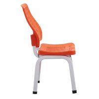Chaise d'étudiant ergonomique, mobilier scolaire, siège en plastique, structure métallique, dossier perforé, utilisation en classe et pour la formation