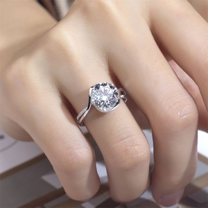 Anillo de diamantes redondos de oro blanco de 18 quilates Messi Jewelry MSR-1438 para mujer - Product Image 4
