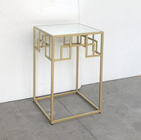 Table console moderne de luxe avec cadre doré et miroir avec 4 tables d'appoint pour salon salle à manger villas hôtels appartements