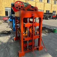 Machine à fabriquer des briques à emboîtement haute pression avec structure auto-bloquante et briques durables