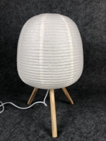 Lanterne de table en papier pliable à trois pieds en bois, faite à la main, avec douilles pour ampoules E14/E26, pour l'éclairage du salon et de la chambre à coucher