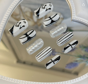 Ensemble de 10 faux ongles en acrylique faits à la main, longueur moyenne, multicolores, style French Goth, design mignon pour nail art - Product Image 1