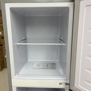 Réfrigérateur à trois portes 206L pour la maison, avec fonctions de réfrigération et de congélation, et caractéristiques économes en énergie - Product Image 3