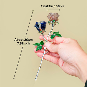 Ornement en cristal naturel sculpté en forme <span class=keywords><strong>de</strong></span> <span class=keywords><strong>rose</strong></span> à double tête, <span class=keywords><strong>rose</strong></span> en cristal avec feuilles vertes pour la décoration <span class=keywords><strong>de</strong></span> la maison - Product Image 2