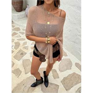 เสื้อคลุมโปโลผ้าซีทรูสำหรับผู้หญิง แบบเปิดไหล่ ถักลายไม่สมมาตร เหมาะสำหรับใส่คลุมชุดว่ายน้ำในช่วงฤดูร้อน น้ำหนักเบา ใช้เป็นผ้าคลุมชายหาดได้ - Product Image 4