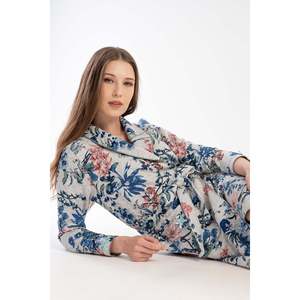 Bata corta acolchada de manga larga con cuello chal para mujer, ropa de dormir cómoda - Product Image 2
