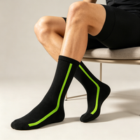 Chaussettes de cyclisme personnalisées respirantes avec soutien de la voûte plantaire et rayures contrastées, OEM ODM pour vélo de route, VTT et sports de plein air