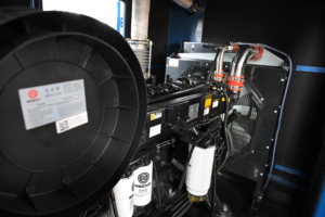 เครื่องกำเนิดไฟฟ้าดีเซลคุณภาพดีที่สุด 300 กิโลวัตต์ 375 กิโลโวลต์แอมแปร์ 3 เฟส แบบเงียบ ปรับแรงดันไฟฟ้าได้ พร้อมตู้เก็บเสียง 70-80 เดซิเบล พร้อมระบบ ATS และระบบซิงโครไนซ์ - Product Image 4