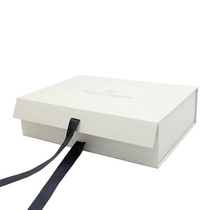 Set di Souvenir all'Ingrosso, Confezione in Carta per Abbigliamento, Scatola Regalo a Righe Bianche e Nere - Product Image 6
