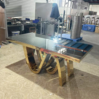 Mesa de Comedor de Acero Inoxidable con Base Dorada y Cubierta de Vidrio para Eventos, Banquetes, Bodas y Hoteles, Diseño Moderno