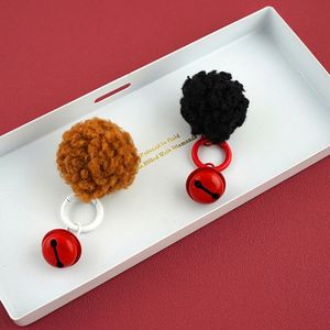พวงกุญแจรูปกระดิ่งขนปุย - พวงกุญแจตุ๊กตาขนนุ่มน่ารักสำหรับแขวนกระเป๋าเป้สะพายหลัง ของตกแต่งรถยนต์แบบนุ่ม - Product Image 5