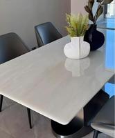 Table à manger moderne en pierre frittée résistante à la chaleur avec pieds en métal assemblés pour la maison et l'hôtel