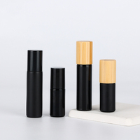 Vente en gros de flacons à bille en verre givré noir mat avec bouchon en bambou, flacons à bille vides rechargeables pour huiles essentielles, 5 ml, 10 ml