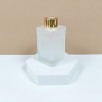 Vente en gros de flacons en verre carrés mats noirs de 200 ml, décoration moderne pour la maison, flacon de parfum, diffuseur d'arômes, bouchon à vis