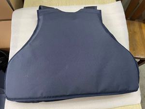 定制防弹 600D IIIA 隐藏式防刺 T 恤式装甲战术背心 UHMWPE 用于安全防护 - Product Image 2