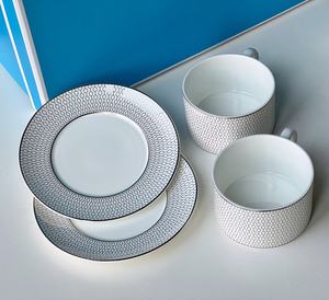 Service à thé et café de luxe moderne en porcelaine fine, design 2-en-1, théière en céramique avec tasses et soucoupes - Product Image 5