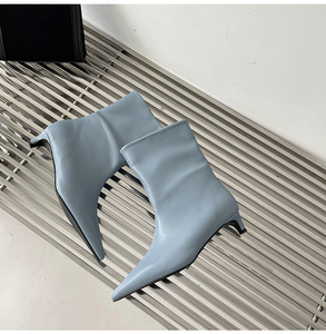 Nouveaux produits automne-hiver : Bottines à talon bas style simple, à bout pointu, couleur unie, modèle court 2024 - Product Image 3