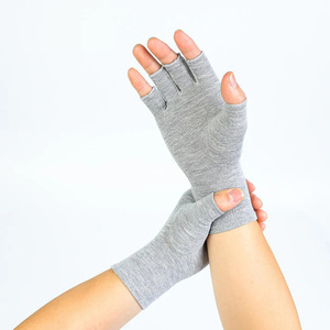 Gants de fitness demi-doigts en fibre de charbon de bambou, respirants, anti-transpiration, protection des articulations pour le sport et le fitness, gris clair - Product Image 2