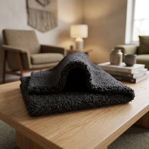 Tissu en molleton noir tricoté 100% polyester, poids moyen, tissu polaire sherpa en polyester noir, doux, anti-bouloches, séchage rapide pour le sport - Product Image 1