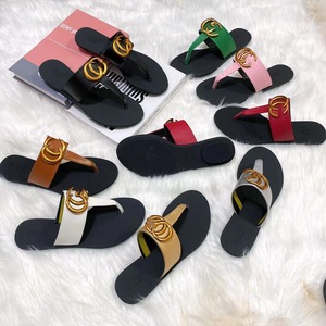 <span class=keywords><strong>Sandali</strong></span> <span class=keywords><strong>infradito</strong></span> piatti da <span class=keywords><strong>donna</strong></span> in pelle sintetica con decorazioni in metallo slip-on, stile europeo-americano, collezione Estate 2026 - Product Image 2