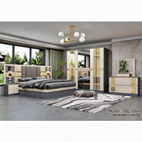 Ensemble complet de mobilier de chambre à coucher de luxe en bois, style classique royal, avec lit King Size doré