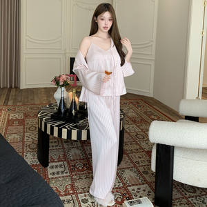 Pijamas de Primavera: Conjunto de Tres Piezas de Seda Helada Estilo Princesa - Camisola y Pantalones Largos de Alta Gama - Product Image 5