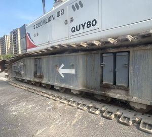 Grúa sobre orugas usada Zoomlion de 80 toneladas QUY80 con pluma de 34m, motor hidráulico y componentes principales de la caja de cambios, giro de 360 grados - Product Image 5