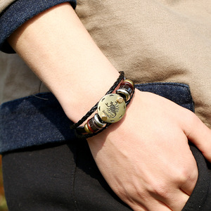 Pulsera de Cuero Trenzada Multicapa con Dijes de los 12 Signos del Zodíaco, Hecha a Mano, Estilo Vintage, de Moda, ¡Gran Venta! - Product Image 2