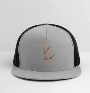 Gorra Trucker Gris con Bordado de Asta Marrón, Ajustable con Cierre a Presión, de 6 Paneles, Malla, Estilo Casual Unisex - Product Image 1