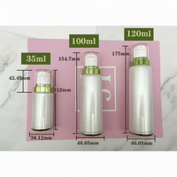 Ensemble d'emballages cosmétiques vert usine : flacon pompe, flacon sérum 120ml, 100ml, 35ml, et pot crème 50g
