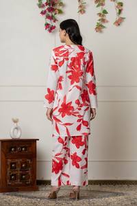 ชุดเซ็ตพิมพ์ลายดอกไม้สีแดงเข้ม คอทรงโอ แขนยาว ทรงหลวม ผ้าฝ้าย 100% เป็นมิตรกับสิ่งแวดล้อม สวมใส่สบายๆ ในชีวิตประจำวัน มีรอยผ่า - Product Image 2