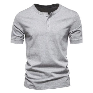 Maglietta Henley sportiva <span class=keywords><strong>slim</strong></span>-<span class=keywords><strong>fit</strong></span> casual a maniche corte girocollo da <span class=keywords><strong>uomo</strong></span>, tinta unita, per il commercio estero transfrontaliero 2026 - Product Image 5