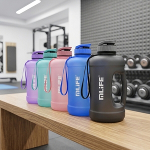 Bottiglie d'acqua personalizzabili da 2,2 <span class=keywords><strong>L</strong></span> in plastica opaca per palestra e calcio, con logo e <span class=keywords><strong>nome</strong></span> personalizzati, facili da trasportare - Product Image 1
