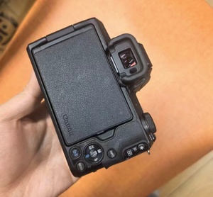 กล้อง <span class=keywords><strong>Canon</strong></span> <span class=keywords><strong>M50</strong></span> มือสอง ระดับเริ่มต้น สำหรับการถ่ายภาพแบบมิเรอร์เลส ความละเอียด 24.1 ล้านพิกเซล - Product Image 2