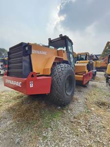 Rouleau compresseur Dynapac d'occasion prêt à être expédié, modèles CA25D, CA301D, CA251D, avec moteur bi-carburant, puissance de 110 kW, excellentes performances, en vente. - Product Image 3