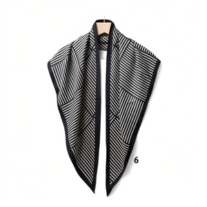 Pañuelo Triangular 60x135cm 36G a Rayas, Accesorio de Moda Multiusos - Product Image 1
