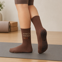 Chaussettes de yoga en tricot ras du cou pour femmes, douces, extensibles, antibactériennes, séchage rapide, personnalisées pour le Pilates, avec grip antidérapant pour l'entraînement à domicile et le fitness