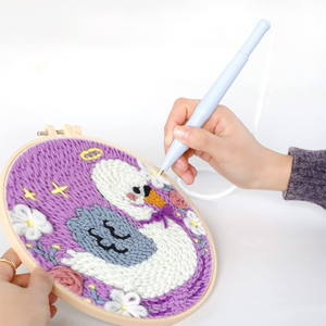 Kit de démarrage pour broderie Punch Needle, kit d'artisanat DIY pour débutants et adultes, kit de broderie Punch Needle Swan, cadeau d'artisanat DIY - Product Image 3