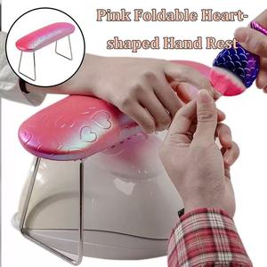 Coussin de manucure pliable rose en forme de cœur, coussin de manucure en plastique pouvant contenir des lampes à ongles, pour usage en salon de manucure. - Product Image 2
