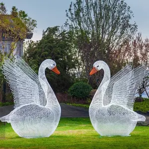 Escultura de animais de cisne em aço inoxidável decorativa moderna personalizada de fábrica para jardim ao ar livre em metal