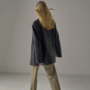 Chaqueta de cuero de mujer de longitud media con solapa de silueta suelta de viajero de moda vintage - Product Image 6