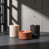 Coffret Cadeau de Noël Diwali Personnalisé de Luxe avec Bougies Artisanales en Cire de Soja Aromatiques et Pot en Céramique pour Décoration et Parfum d'Ambiance