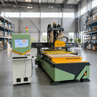 Machine de fraisage CNC pour le bois, scie à bois, gravure, fraisage, machine de fabrication pour atelier de menuiserie avec table de travail sur mesure