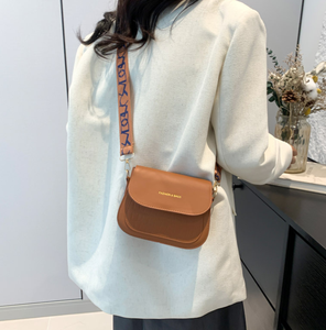 2025 Nouvelle bandoulière large à la mode pour femmes avec un sac à bandoulière unique - Product Image 3