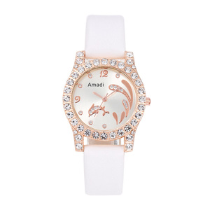 Orologio al Quarzo di Lusso da Donna con Motivo Delfino, Cinturino in Pelle da 20mm, Quadrante con Cristalli e Cassa in Lega - Product Image 5