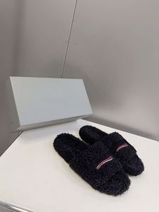 Luxurious High-quality Casual Men's Women's Woolen Warmers Fashionable Embroidery Anti-slip Outdoor Design Cashmere Upper Plush - Product Image 5