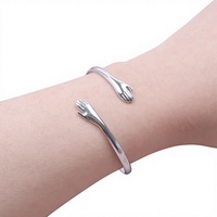Bracelet de manchette en acier inoxydable PVD or 18 carats pour femme Bracelet réglable hypoallergénique pour un usage quotidien