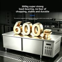 Réfrigérateur de travail commercial en acier inoxydable pour la conservation des ingrédients dans les zones de préparation de cuisine de restaurants très fréquentés
