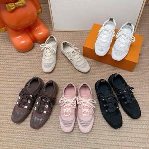 Baskets plates rétro respirantes en maille de style designer de haute qualité pour femmes, chaussures de marche décontractées quotidiennes pour dames - Product Image 6